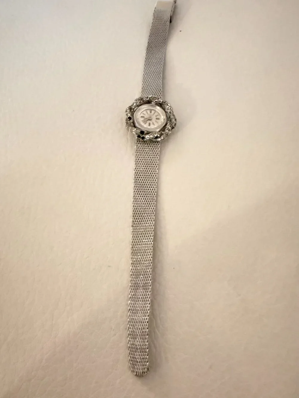 VINTAGE NADIA WOMENS RHINESTONE BEZEL MESH BAND COCKTAIL WATCH NON WORKING